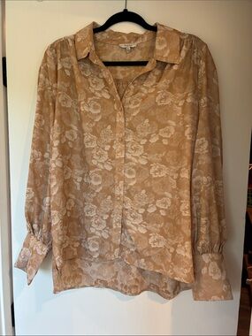 FATE Floral Button-Front Long-Sleeve Blouse in Beige